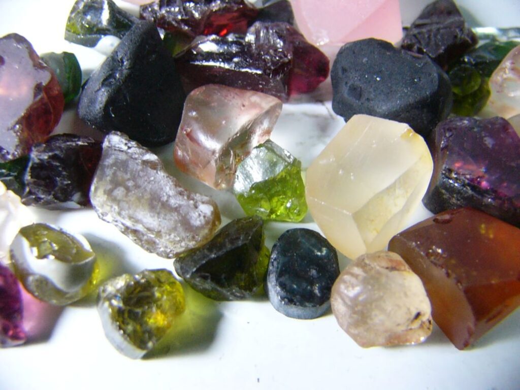 Specking rough gemstones